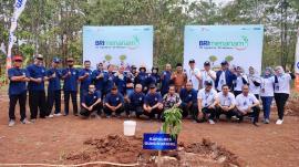 BRI MENANAM BERSAMA BUPATI GUNUNGKIDUL