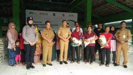 PENDISTRIBUSIAN BANTUAN PANGAN BERAS CPP DI KALURAHAN SEMANU