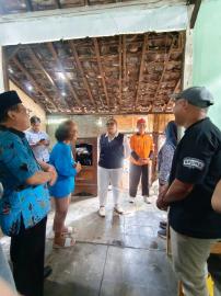 PERSIAPAN PEMBONGKARAN PROGRAM RTLH PADUKUHAN MUNGGI PASAR DIHADIRI BUPATI GUNUNGKIDUL 